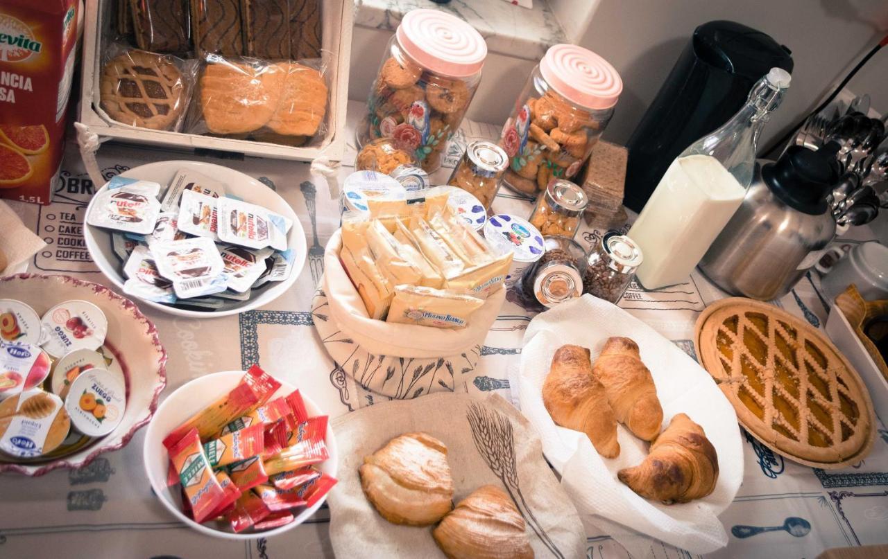 Raro'S Home Bed & Breakfast Помпей Екстериор снимка